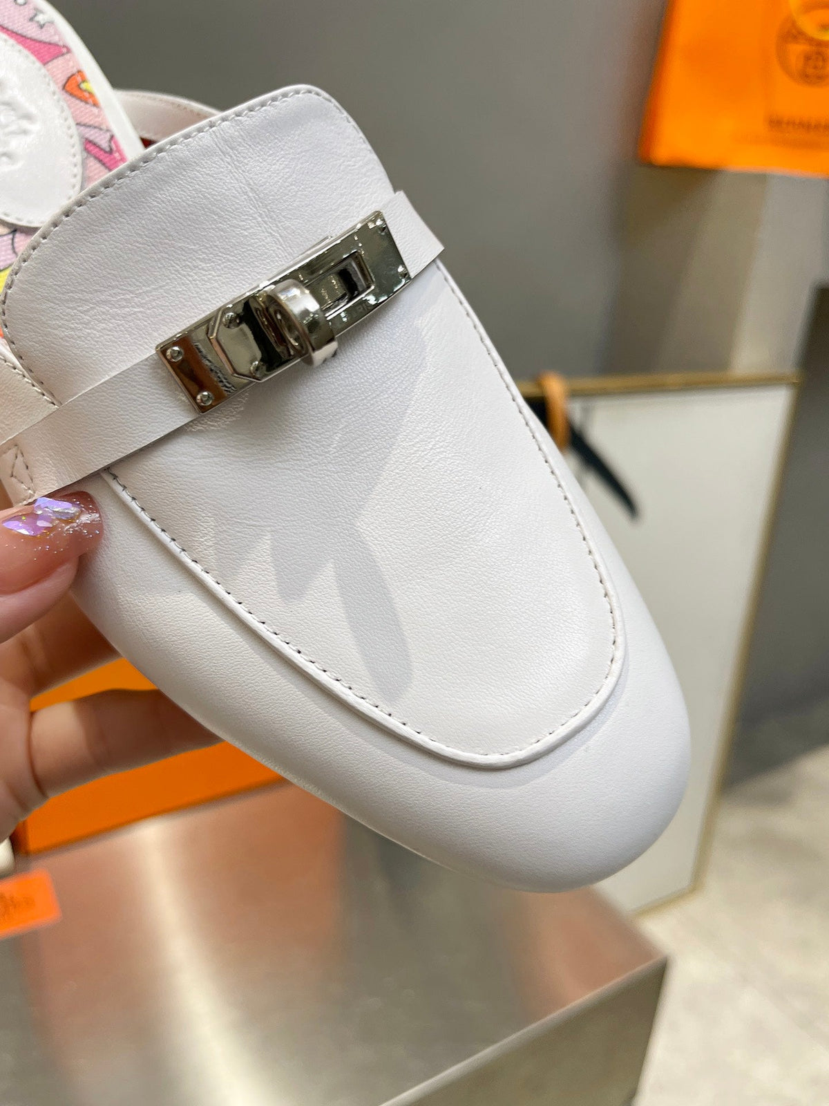 HERMES 0Z MULE WHITE CALFSKIN WITH PATTERN