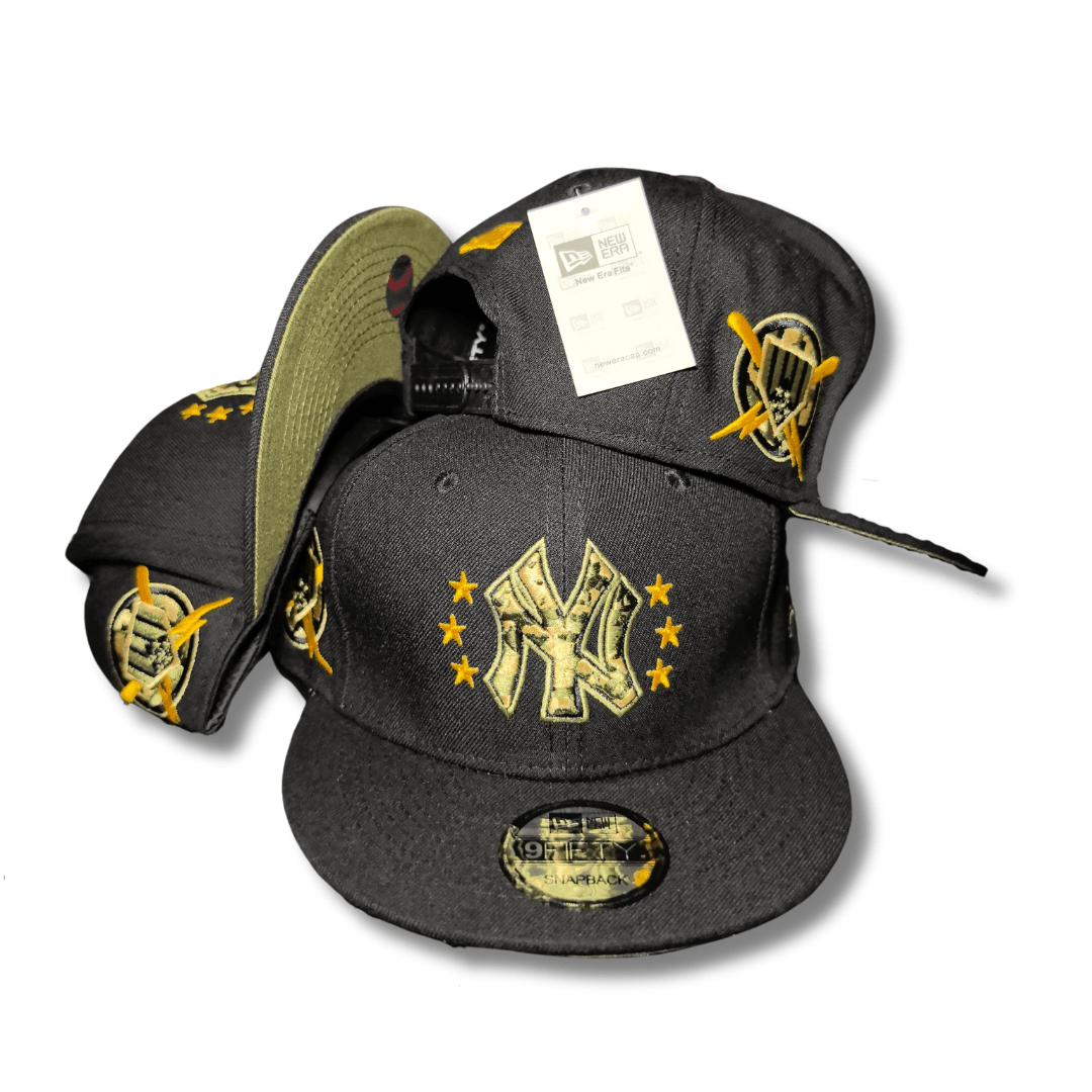 New York Yankees 9FIFTY with Golden Star Design Black and Gold Snapback Cap