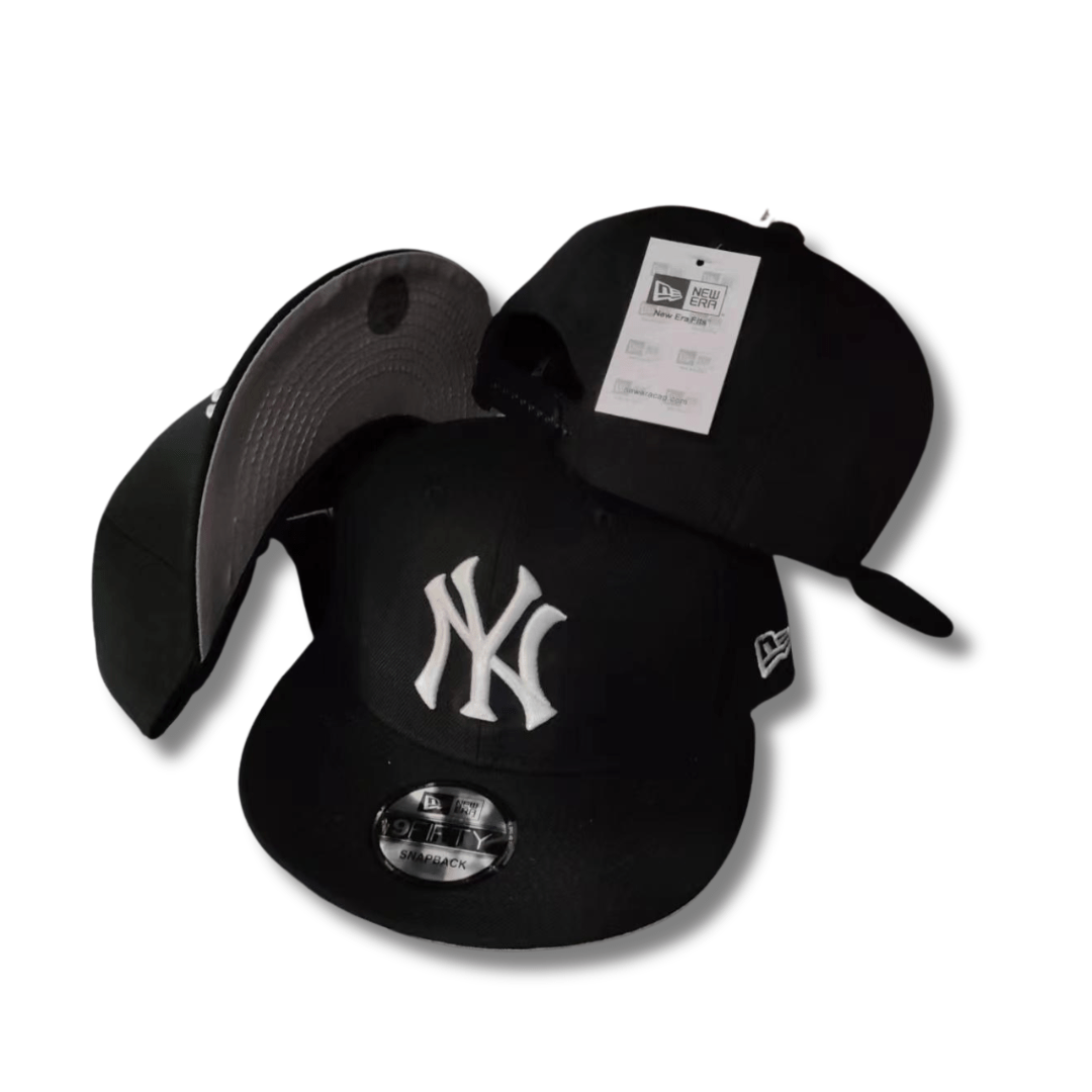 New York Yankees Black with White Embroidered Logo Snapback Cap