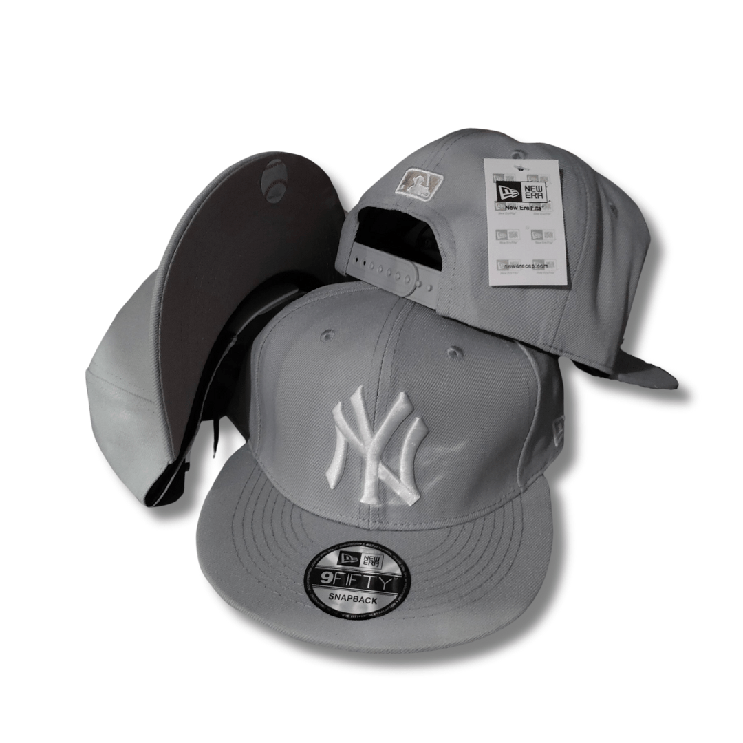 New York Yankees Gray with White Embroidered Logo Snapback Cap