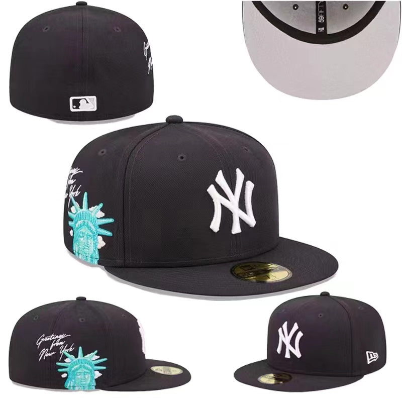 New York Yankees Fitted Hat with Statue of Liberty Embroidery - Black
