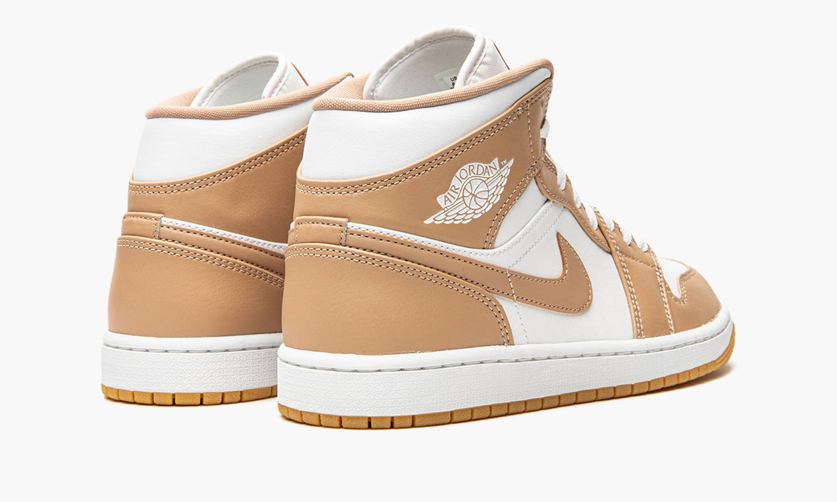 Air Jordan 1 Mid Tan / Gum Sneakers