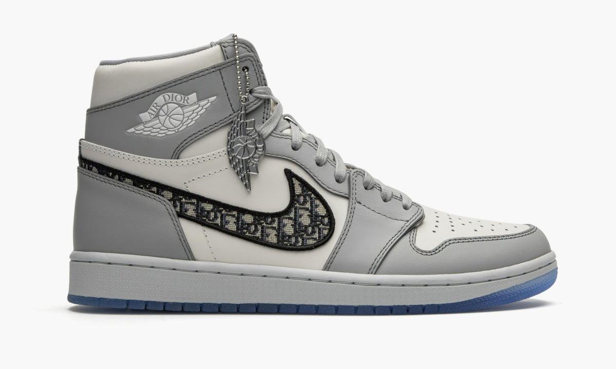 Air Jordan 1 Retro High Dior Sneakers
