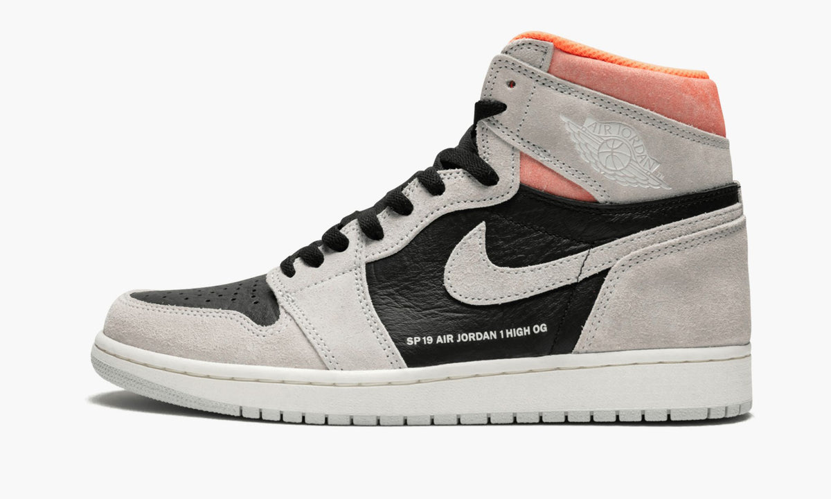 Air Jordan 1 Retro High OG "Neutral Grey/Hyper Crimson" Sneakers