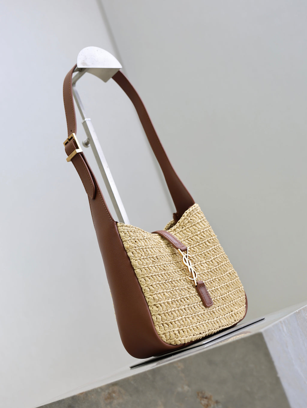 YSL 25S LE 5 À 7 SUPPLE BABY 16 IN RAFFIA AND CALFSKIN GOLD HARDWARE