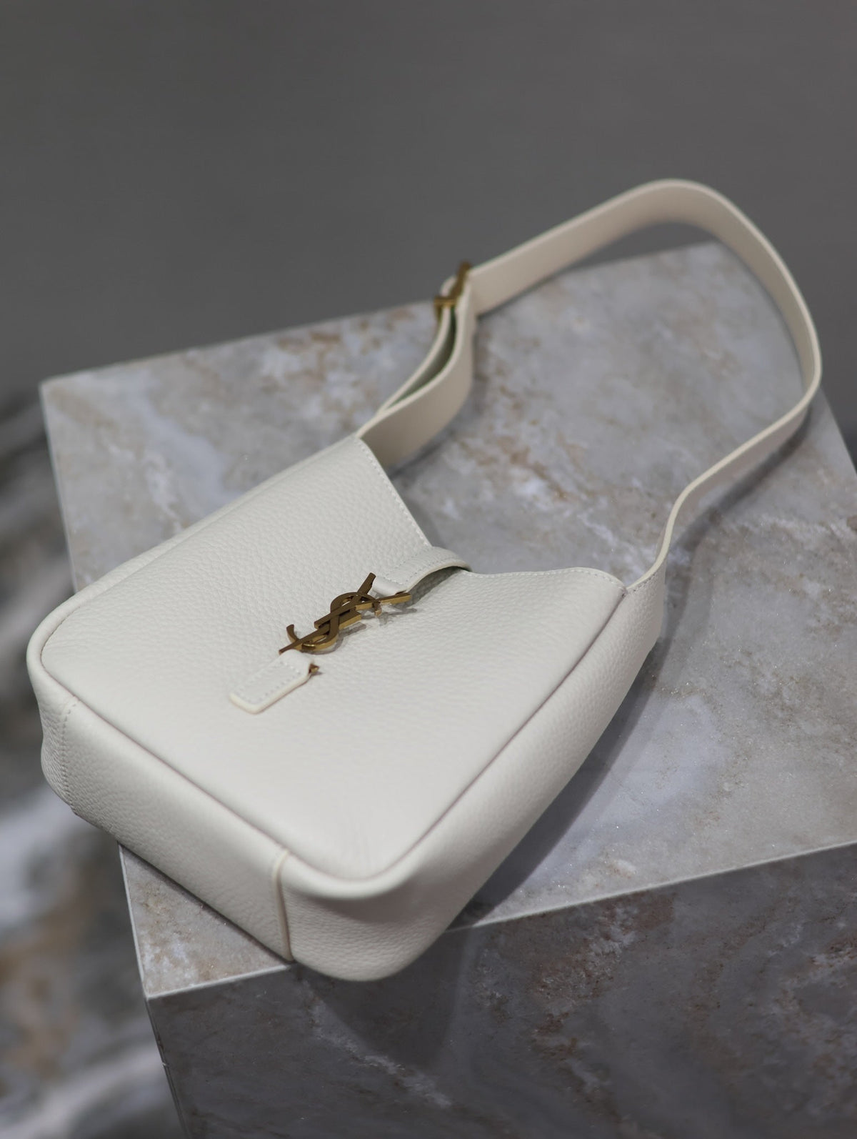 YSL 25S LE 5 À 7 BAG 16 IN BLANC VINTAGE GRAINED CALFSKIN GOLD HARDWARE