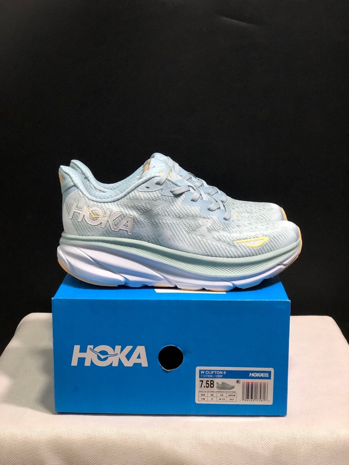 HOKA ONE ONE Clifton 9 Running Shoes