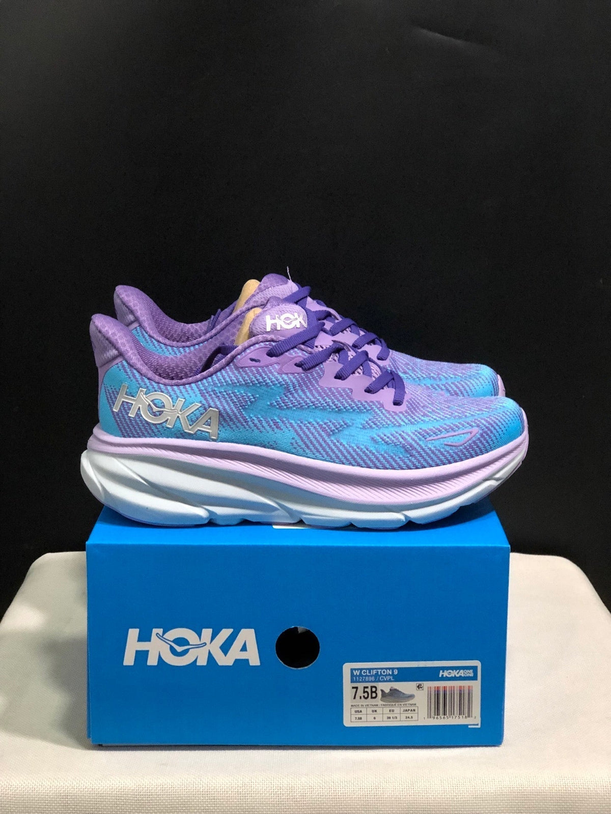 HOKA ONE ONE Clifton 9 Running Shoes